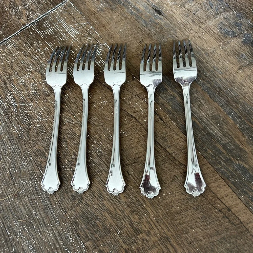 Oneida Midtowne Stainless USA Glossy Scalloped Dinner Forks Set of 5 Silverware